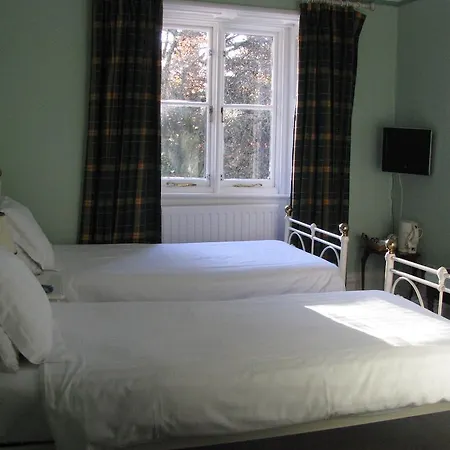 לינה וארוחת בוקר Ambleside Lodge 4*