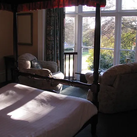 לינה וארוחת בוקר Ambleside Lodge