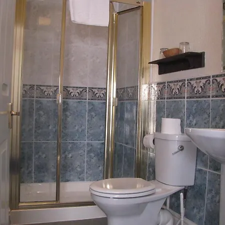 לינה וארוחת בוקר Ambleside Lodge