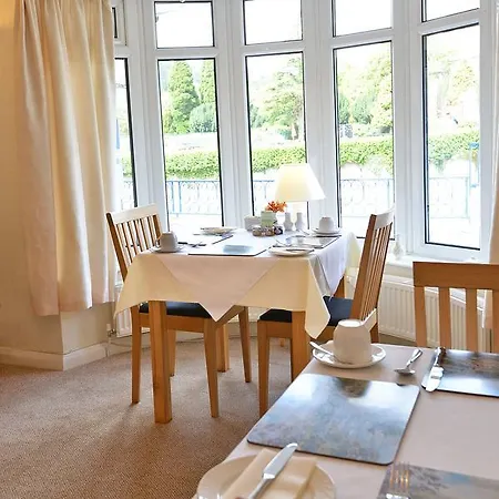 לינה וארוחת בוקר Ambleside Lodge