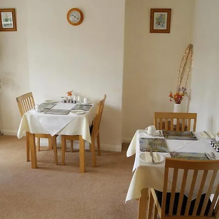 לינה וארוחת בוקר Ambleside Lodge